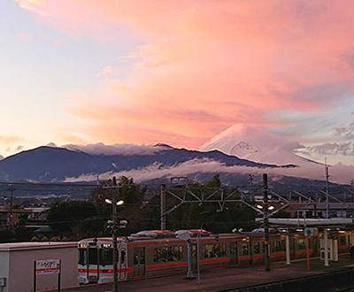 インスタ賞「雨上がり 夕焼けと富士山」青柳快さん